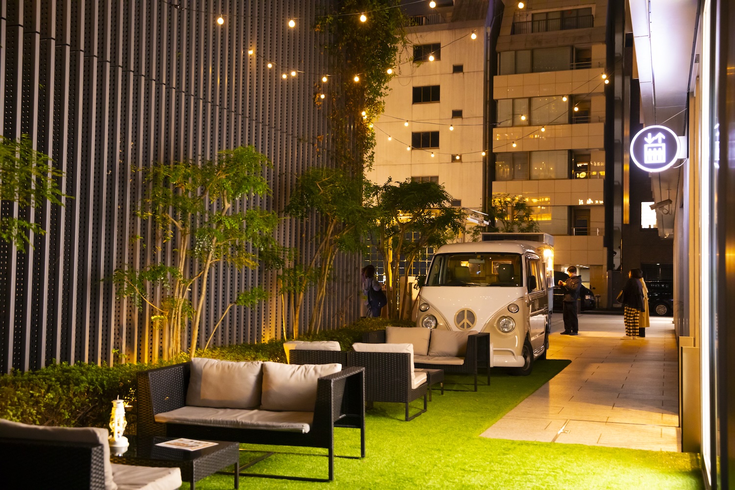 YAENAKA POCKET PARKのソファ席