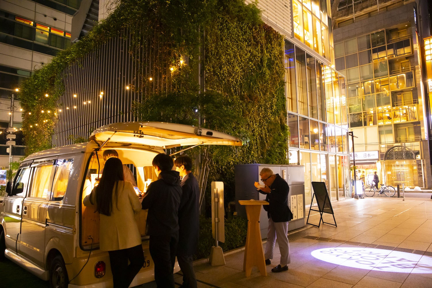 YAENAKA POCKET PARKのキッチンカー