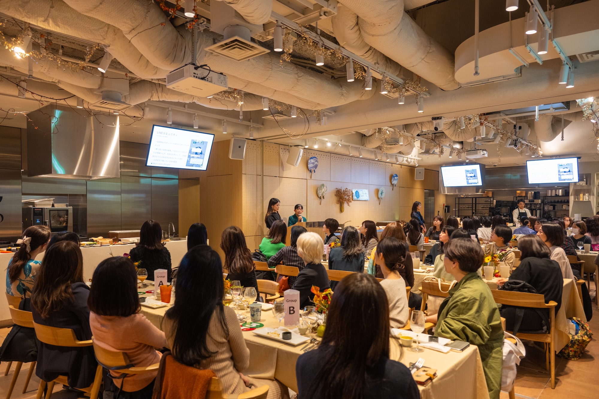 吉本興業の芸人・二階堂さん(にかちゃん)と東京建物株式会社まちづくり推進部の竹腰明香さん